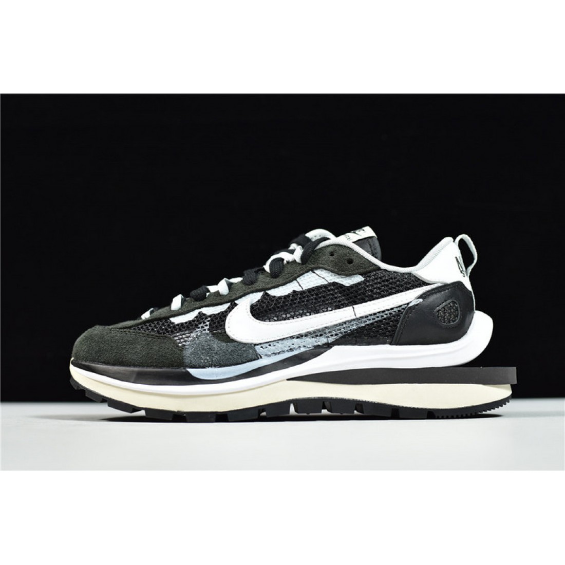 sacai nike waffle black white